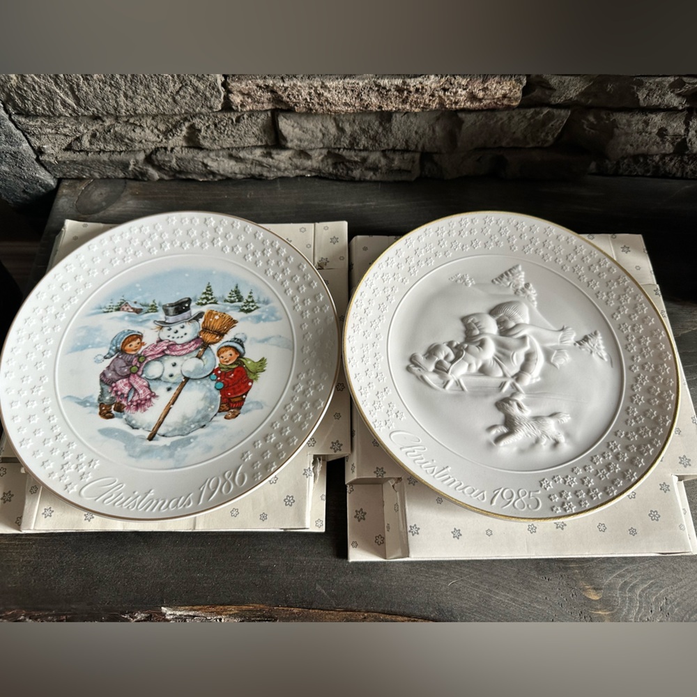 Avon Christmas 🎄 Plates